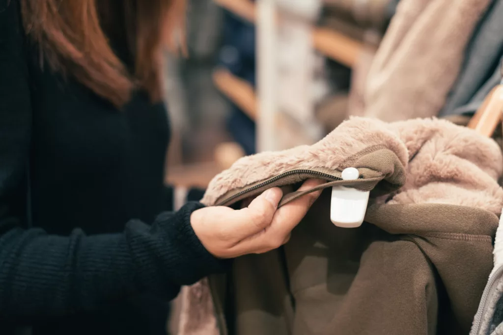 retail, shoplifting, insider threat